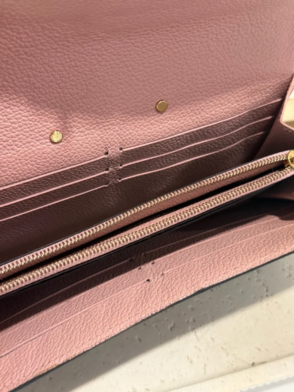 Louis Vuitton Pallas Wallet: Rose Ballerina - Picture 9 of 15